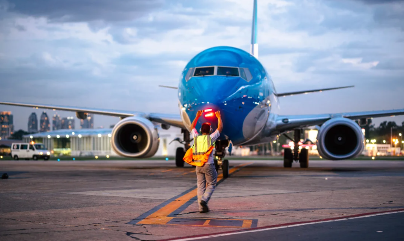 El Gobierno oficializó la declaración como "servicio esencial" del transporte aéreo | Política