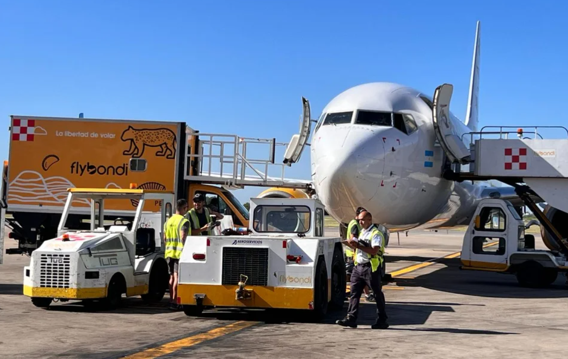 Se rompe el monopolio de Intercargo: Flybondi habilitada para brindar servicio de handling a otras aerolíneas | Política
