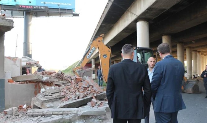Derribaron dos bunkers de drogas en Rosario relacionados a los crímenes del colectivero y el playero | Actualidad