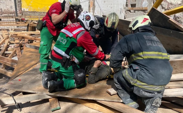 Rescataron a dos obreros que cayeron de un andamio en una obra en Palermo | Actualidad