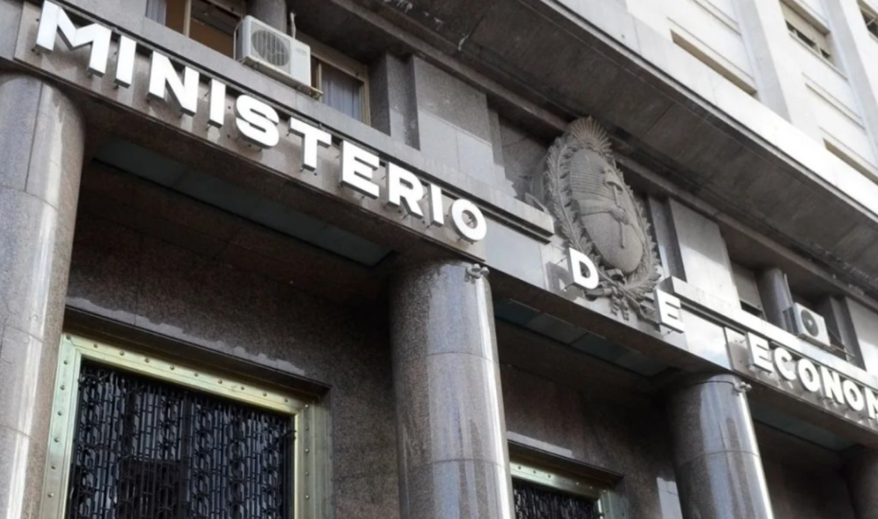 El Gobierno mantuvo el superávit en agosto y sumó ocho meses consecutivos de saldo positivo | Economía