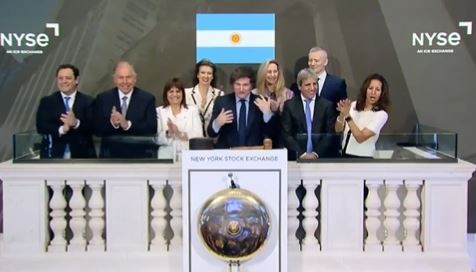 Milei tocó la campana en Wall Street: “No estoy dispuesto a sacrificar el déficit fiscal” | Política