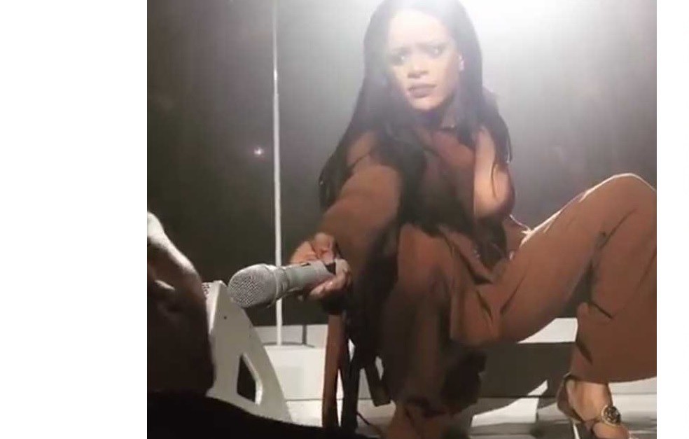 Así reaccionó Rihanna cuando hizo cantar a un fan en medio de un show | Espectáculos