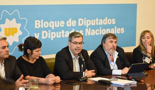 Unión por la Patria denunció el DNU que permite al Gobierno saltear al Congreso para los canjes de deuda | Política