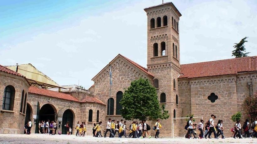 Un colegio de Villa Carlos Paz prohibió las polleras como uniforme | Actualidad