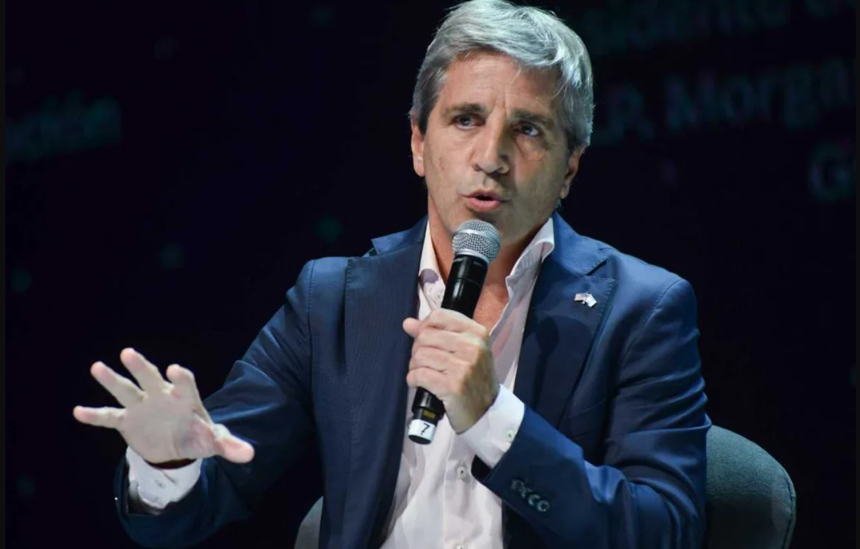 Caputo rechazó la emisión de deuda para capturar depósitos del blanqueo | Economía