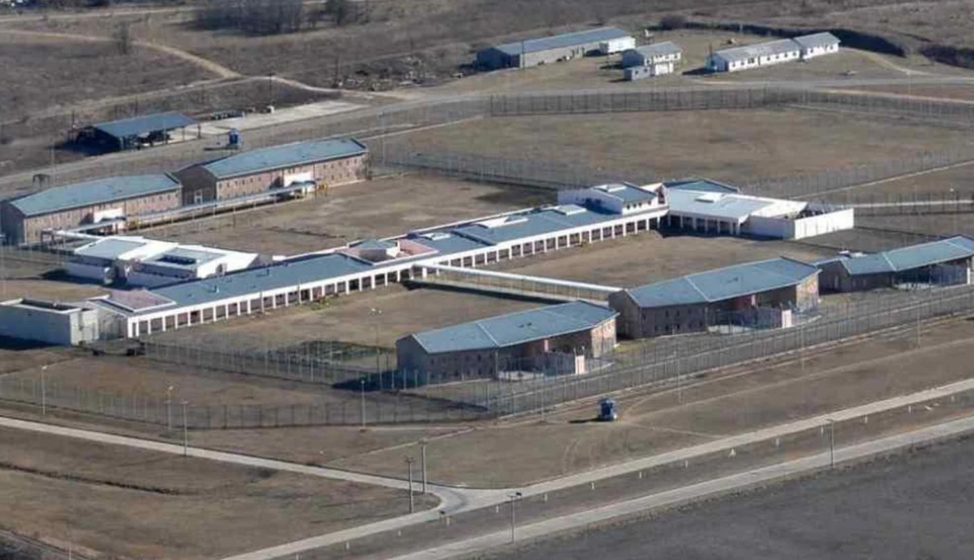 Detuvieron a tres oficiales penitenciarios de Córdoba por ingresar celulares al Penal de Bouwer | Actualidad