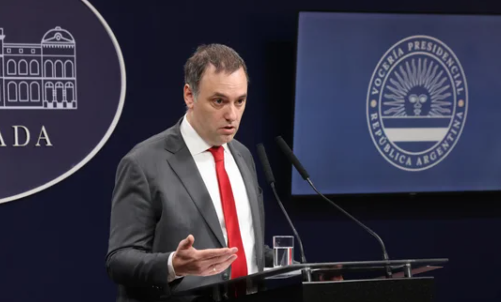 El Gobierno tomará un examen de idoneidad a 40 mil empleados de la planta transitoria y contratados | Política