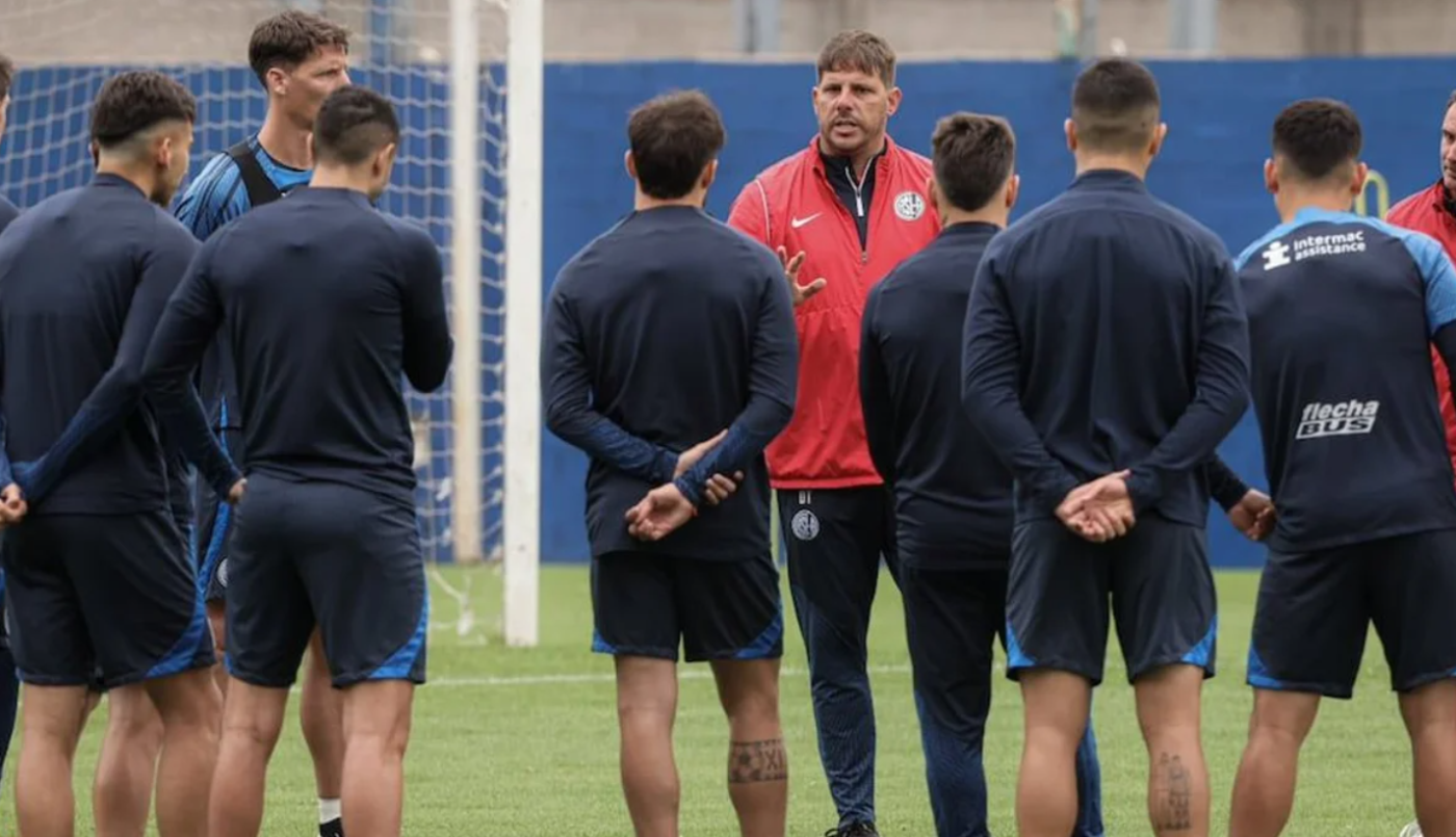 Máxima tensión en San Lorenzo: la barra brava se metió al entrenamiento para apretar a los jugadores | Deportes