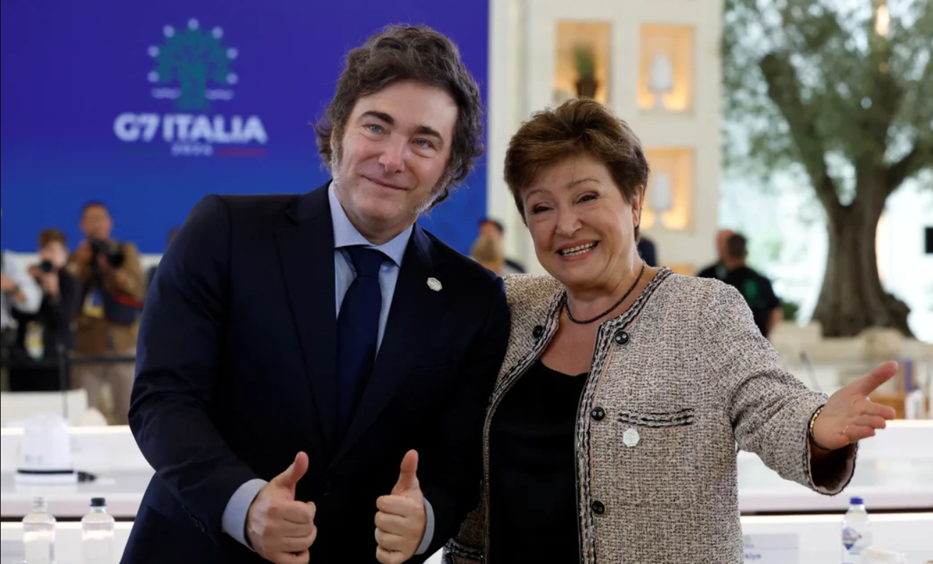 Alivio para la Argentina: el FMI oficializó la reducción de los sobrecargos de deuda | Economía