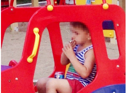 Conmoción en Rusia por la foto de un nene de 5 años fumando | Curiosidades