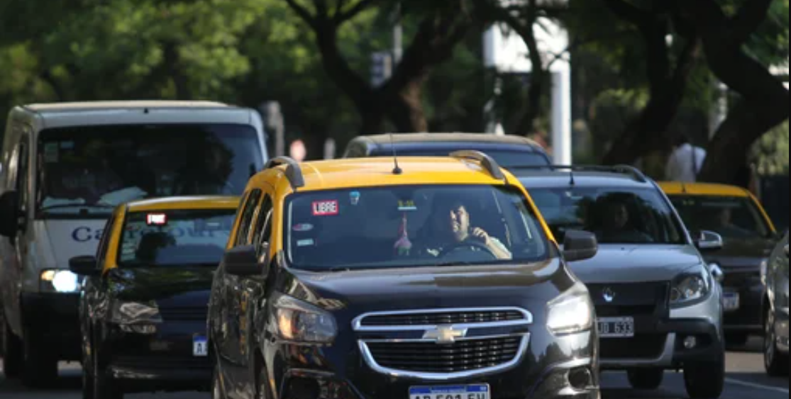 Los taxis porteños aumentarán las tarifas 50% en noviembre | Economía