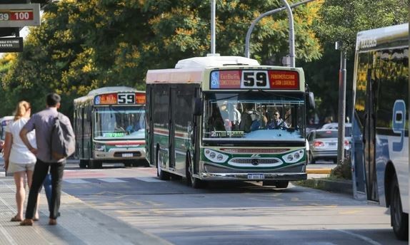 Una mujer indigente murió tras ser arrollada por un colectivo en el paso bajo nivel de Constitución | Actualidad