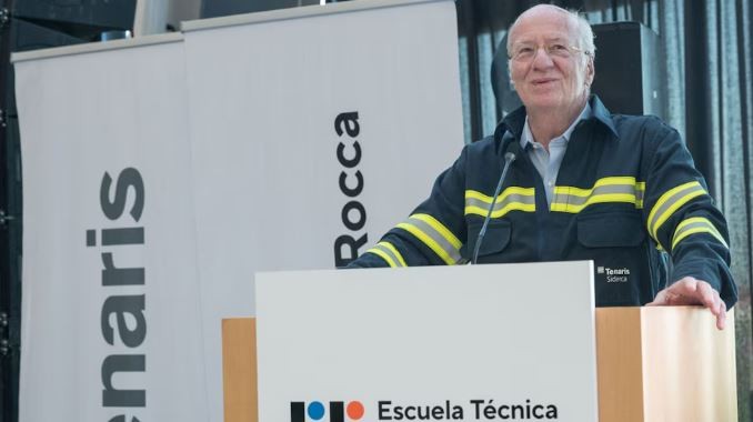 Otorgan más de 1.300 becas a estudiantes y buscan facilitar su acceso a empleos | Economía