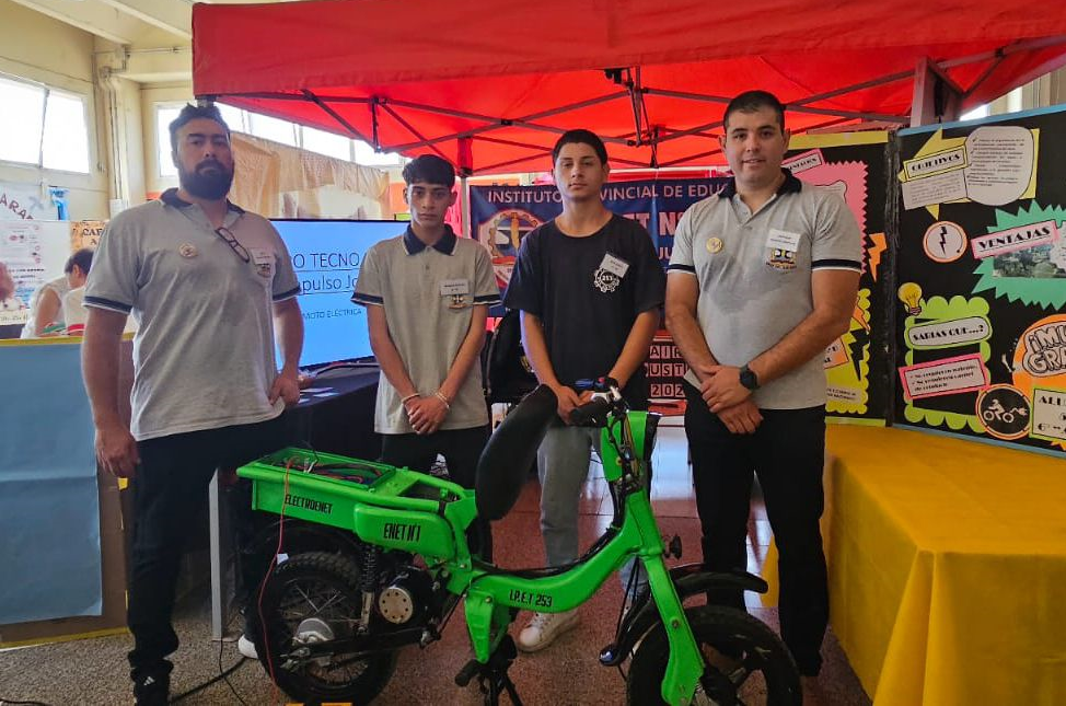 Córdoba: estudiantes crearon una moto eléctrica y buscan hacerla autosustentable con energía solar | Actualidad
