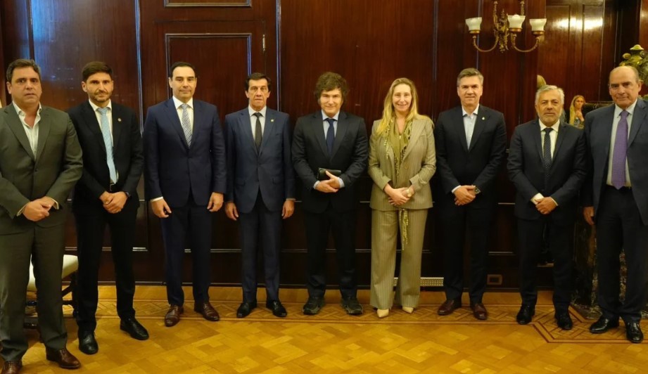 Gobernadores radicales se reunieron con Milei: analizaron la economía y evitaron polemizar sobre Alfonsín | Política