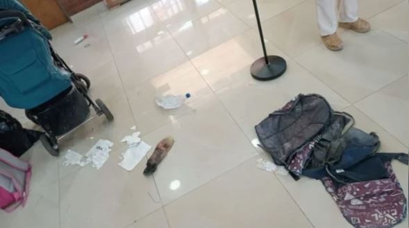 Un cura herido y dos adolescentes detenidos por la explosión de una botella durante una misa | Actualidad