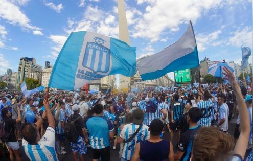 Racing muestra la Copa Sudamericana a su gente en el Obelisco | Deportes