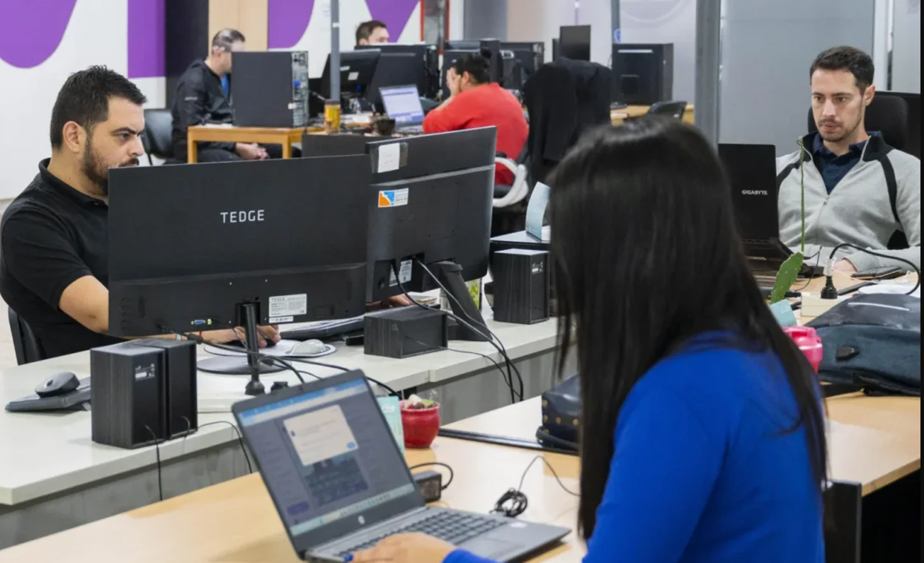 Aumento a los trabajadores del Estado: 2% en noviembre y 1% en diciembre | Economía