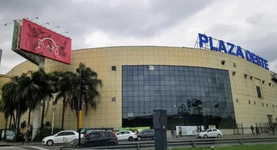 Se derrumbó parte del techo del shopping Plaza Oeste de Morón | Actualidad