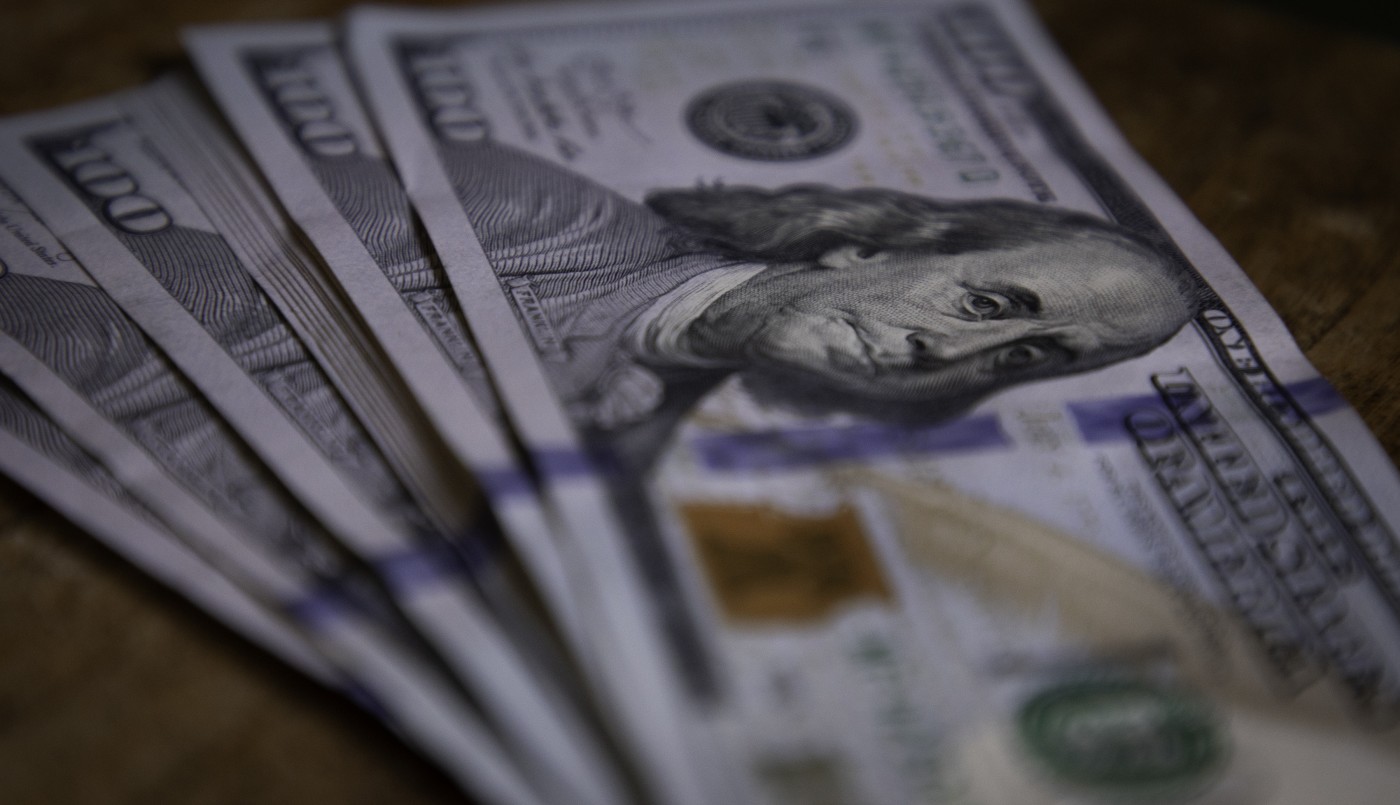 Con otra baja del dólar blue, la brecha perforó el 10% y alcanzó un nuevo mínimo en la era Milei | Economía