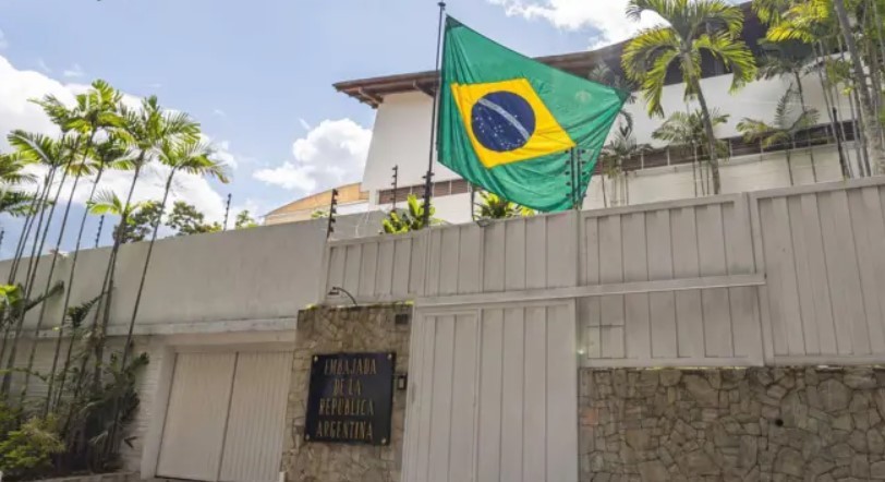 Argentina denunció ante la Corte Penal Internacional el asedio a la embajada en Caracas | Política