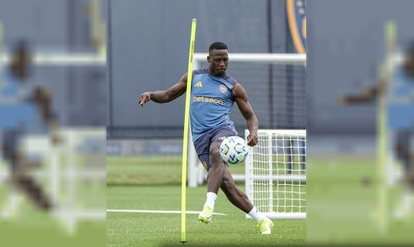Advíncula consiguió la doble nacionalidad y dejará de ocupar cupo extranjero en Boca | Deportes
