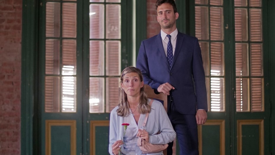 La obra teatral “Claveles Rojos”, dirigida por Leo Prestia, fue  declarada de Interés Cultural por la Legislatura Porteña | Espectáculos