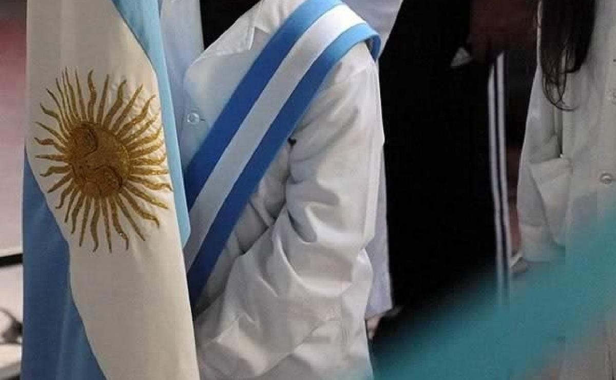 Denunció al colegio porque su hija no es abanderada y suspendieron la ceremonia | Actualidad