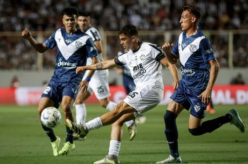 Batalla entre hinchas y jugadores de Vélez luego de la derrota por Copa Argentina | Deportes