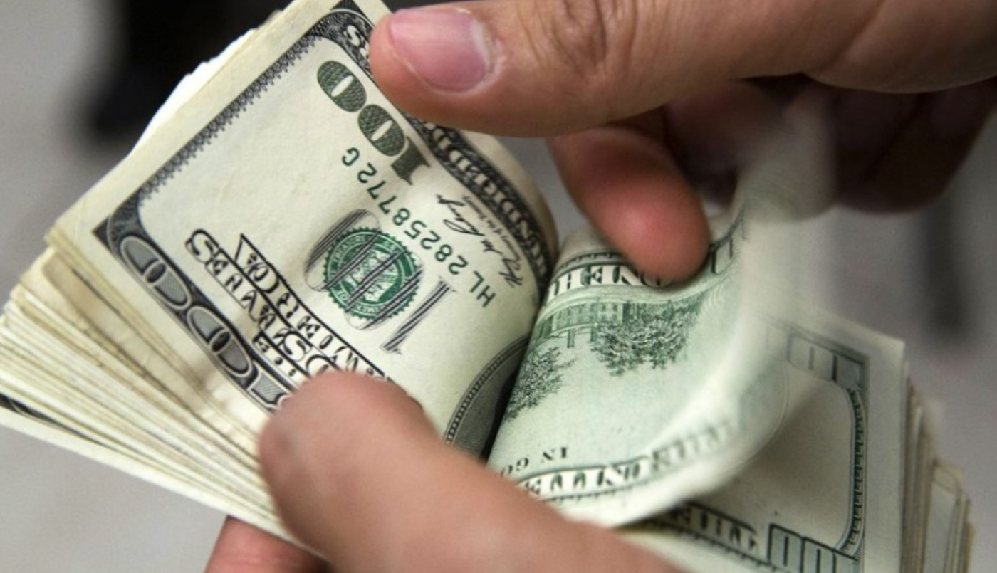 El dólar blue volvió a subir y se acerca a los $1200 | Economía