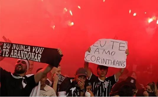 Hinchas del Corinthians intentan salvar su club de la ruina | Deportes