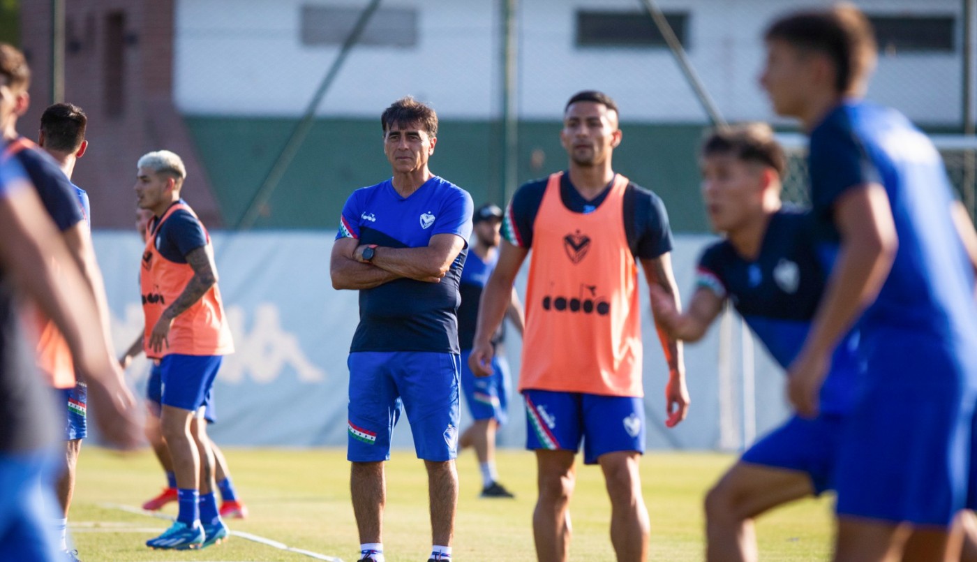 Habló el representante de Quinteros tras su salida de Vélez: "Si Vélez aseguraba refuerzos, Gustavo se quedaba" | Deportes