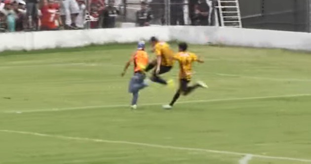 Video: partido de Copa Argentina terminó a los golpes | Deportes