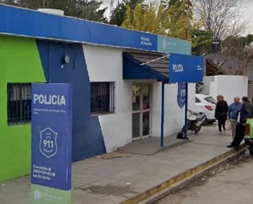 Detienen a una comisario y a cuatro policías acusados de extorsionar a un vecino en Glew | Actualidad