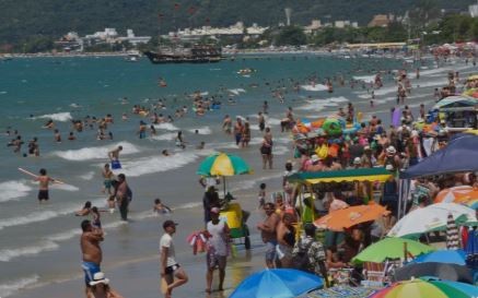 Alarma en Brasil: declararon brote de gastroenteritis en las playas | Internacionales