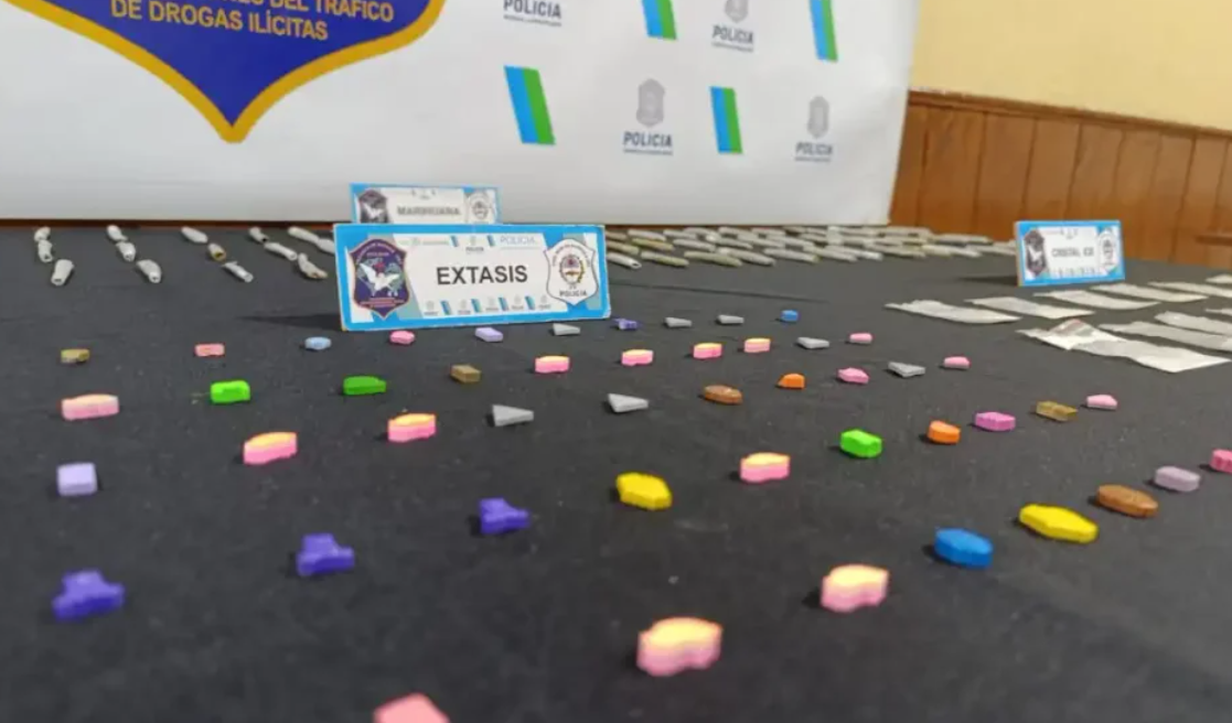 Drogas en una fiesta: secuestraron pastillas con la cara de Bizarrap y Bukele | Actualidad