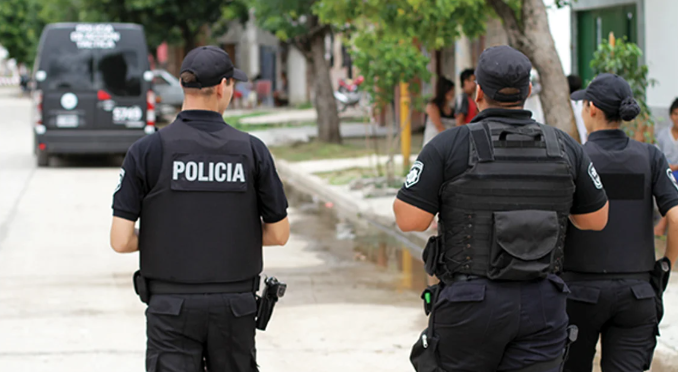 Detuvieron a un hombre por vender drogas: allanaron la casa y descubrieron que tenía a su pareja secuestrada | Actualidad