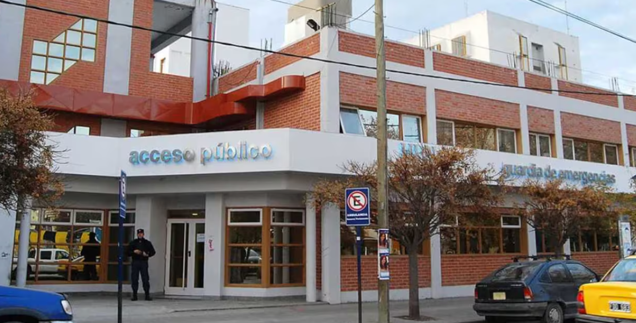 Llevó a su hijo con un cuchillo clavado en la cabeza a la guardia: quedó detenida | Actualidad