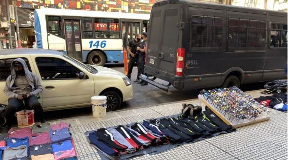 En diciembre, la venta ilegal callejera en CABA bajó 17,4% interanual | Economía
