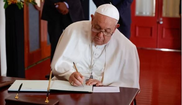 La autobiografía del papa Francisco: un naufragio y un homicidio que lo marcaron a fuego | Internacionales