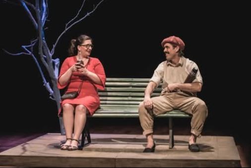 “Enamorarse es hablar corto y enredado”: el banco de una plaza y un mate disparan el amor | Espectáculos