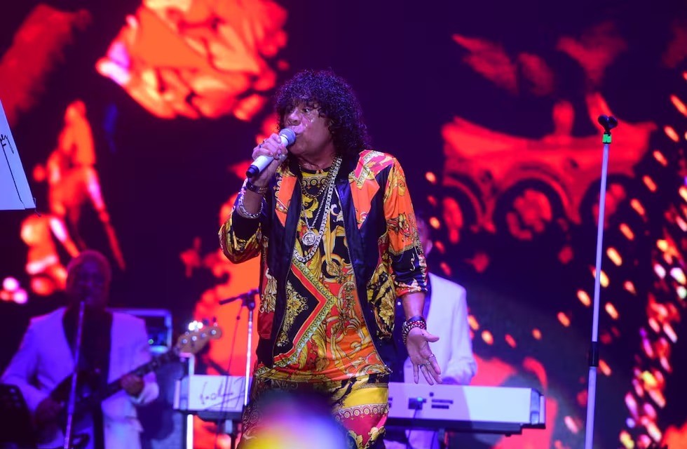 La Mona Jiménez prepara "El baile + grande del universo" | Espectáculos