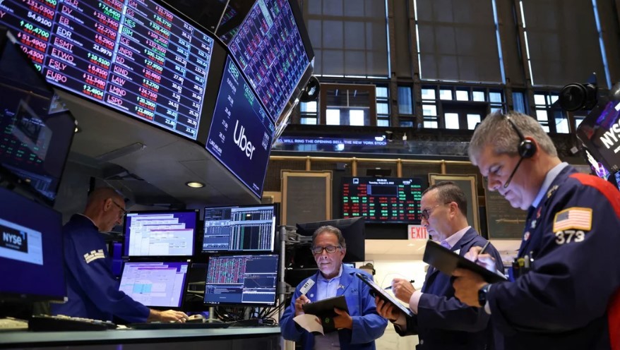 Sigue la recuperación en los mercados y el riesgo quedó a un paso de perforar los 600 puntos | Economía