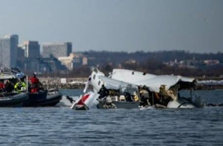 Recuperan cajas negras del avión accidentado en Washington | Internacionales