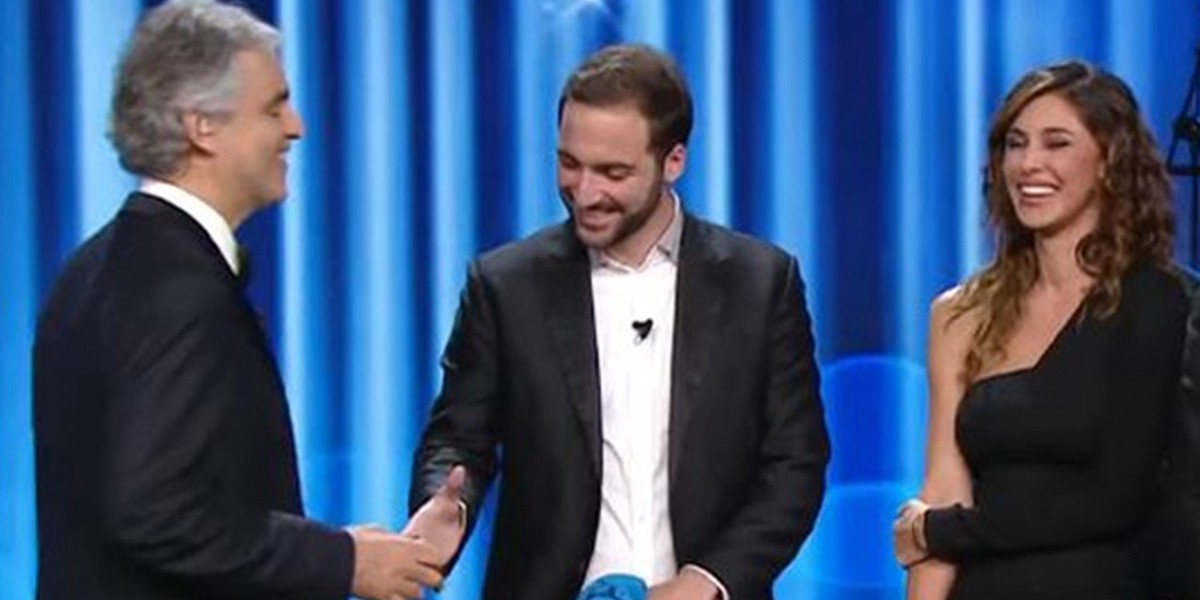 El fallido saludo de Higuaín con Andrea Bocelli que se volvió viral | Deportes