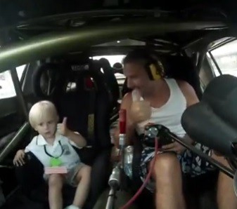 Otra locura de Marquitos Di Palma: subió a su hijo a un auto de carrera sin cinturón y sin casco | Deportes