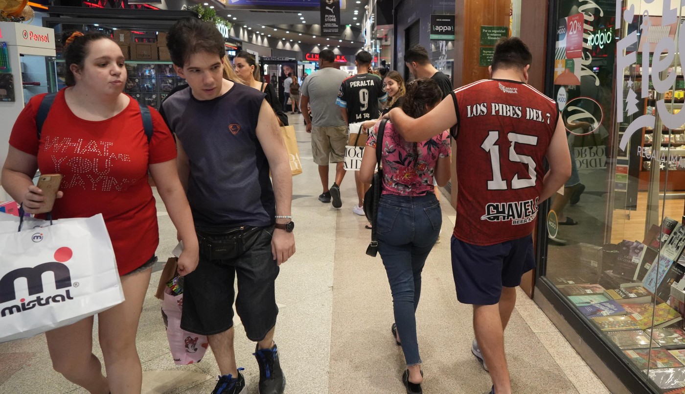 Otra señal del fin de la recesión: el mayor operador de los shoppings reportó subas del 21% en ventas | Economía