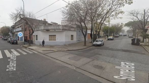 Un policía fue baleado por motochorros en Parque Chacabuco y está en estado reservado | Actualidad