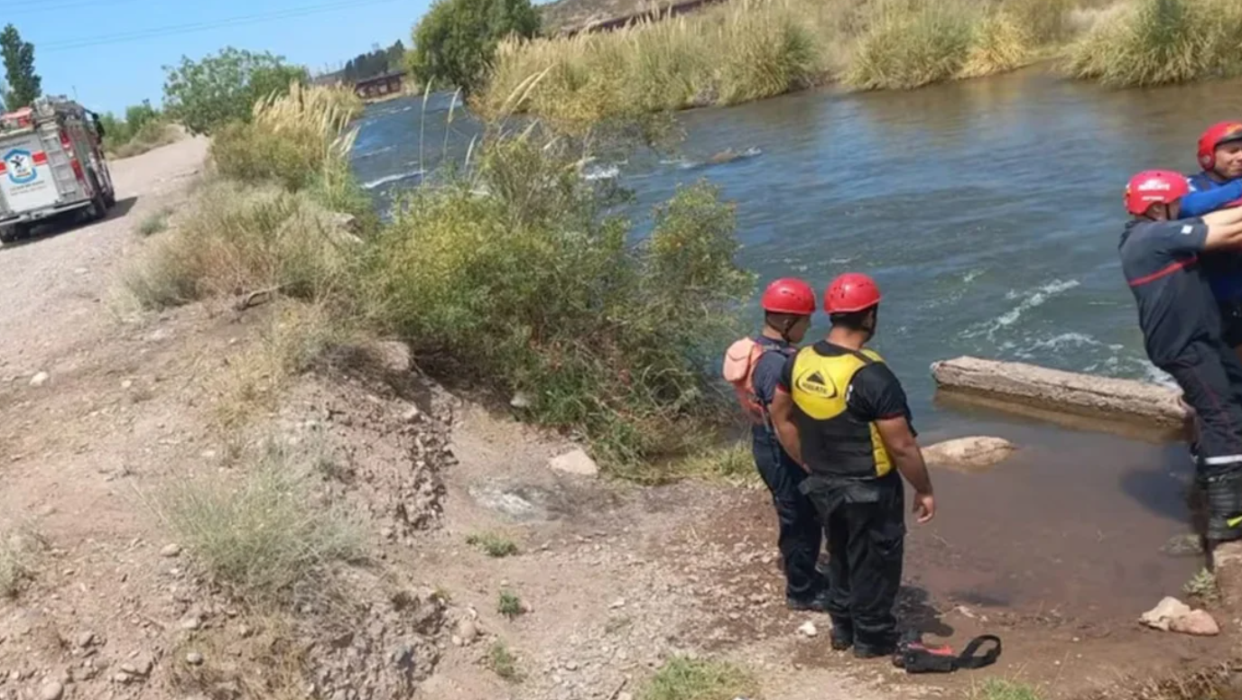 Una adolescente murió ahogada al quedar atrapada en el caño de un río | Actualidad